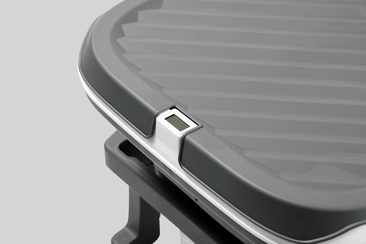 Special edition foldebadekar til voksne med låg, digital termometer og fodmassage - 150cm/Grå XL. Ekstra 300 cm. slange, sort badepude, lækker opbevaringspose samt ekstra prop inkl. Værdi kr. 798,-.