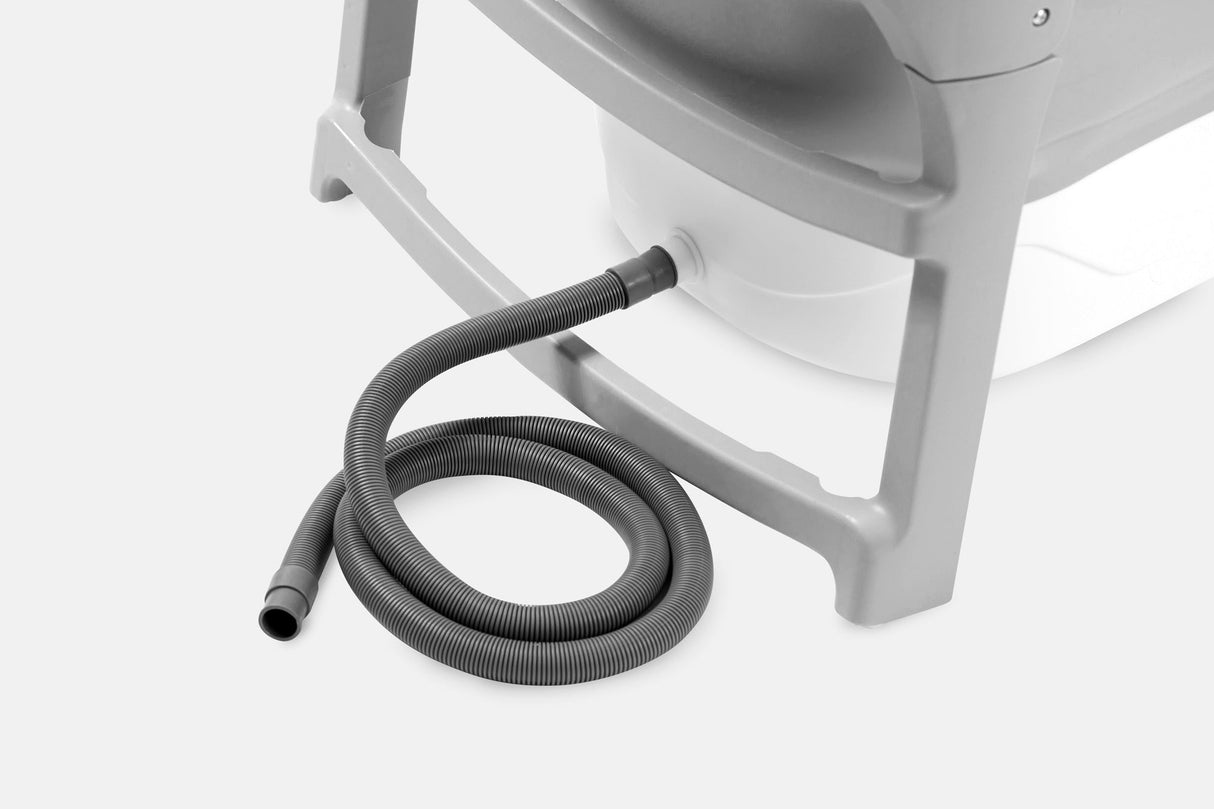 Foldebadekar til voksne med låg - 143cm/grå. Ekstra 300 cm. slange, sort badepude, lækker opbevaringspose samt ekstra prop inkl. Værdi kr. 798,-.