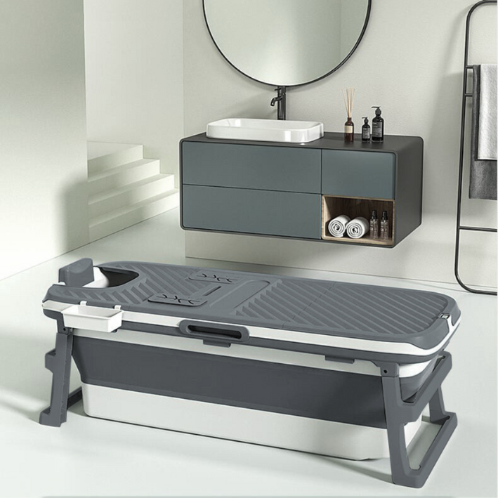 Special edition foldebadekar til voksne med låg, digital termometer og fodmassage - 150cm/Grå XL. Ekstra 300 cm. slange, sort badepude, lækker opbevaringspose samt ekstra prop inkl. Værdi kr. 798,-.