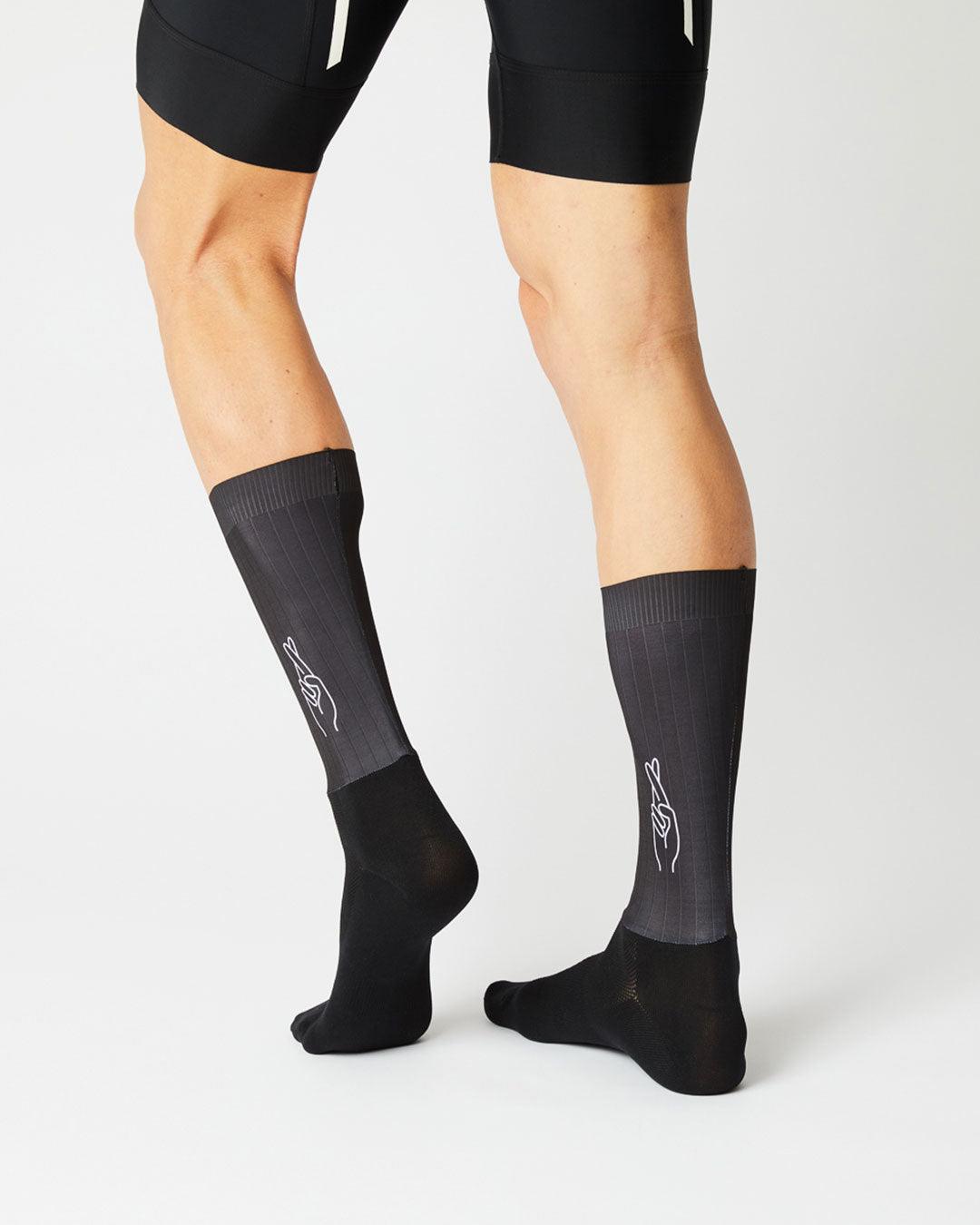 Aero Logo Cykelstrømper - Fingerscrossed - Sort